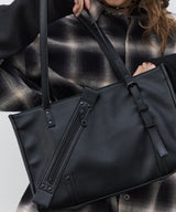 AFF AIVER スラッシュジップトートバッグ