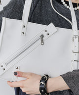 AFF AIVER スラッシュジップトートバッグ