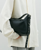 AFF AIVER フェイクレザーダーツワンショルダー