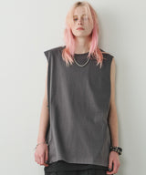 model:H174 B80 W61 H87 着用サイズ:MEDIUM