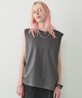 model:H174 B80 W61 H87 着用サイズ:MEDIUM