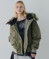 model:H174 B83 W60 H88 着用サイズ:MEDIUM (カーキ)