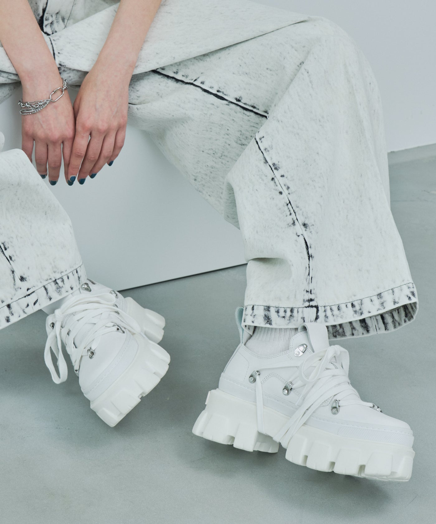 AIVER ライトソールレースブーツ