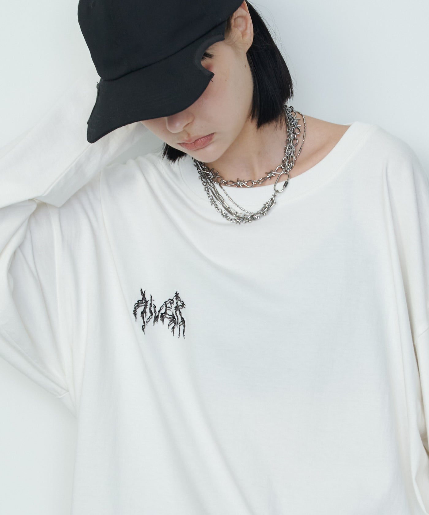 パーバーズ PERVERZE Slip Neck Long Tee ふにゃふにゃ ロングスリーブ Tシャツ コットン レーヨン ホワイト  アシンメトリー 【中古】