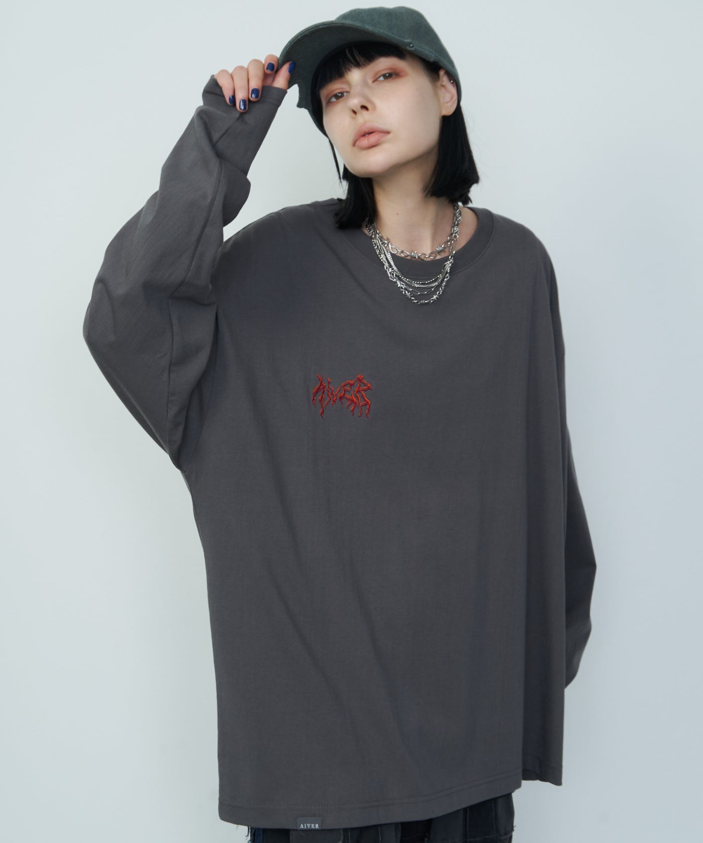 AIVER 棘刺繍ロンTEE