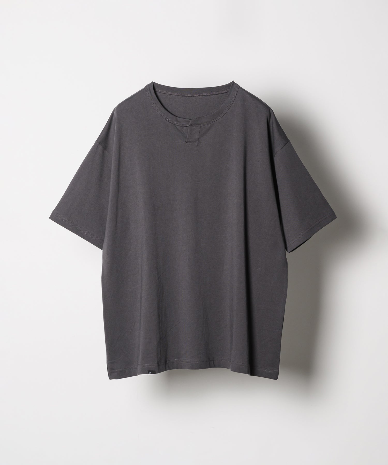 チャコールグレー