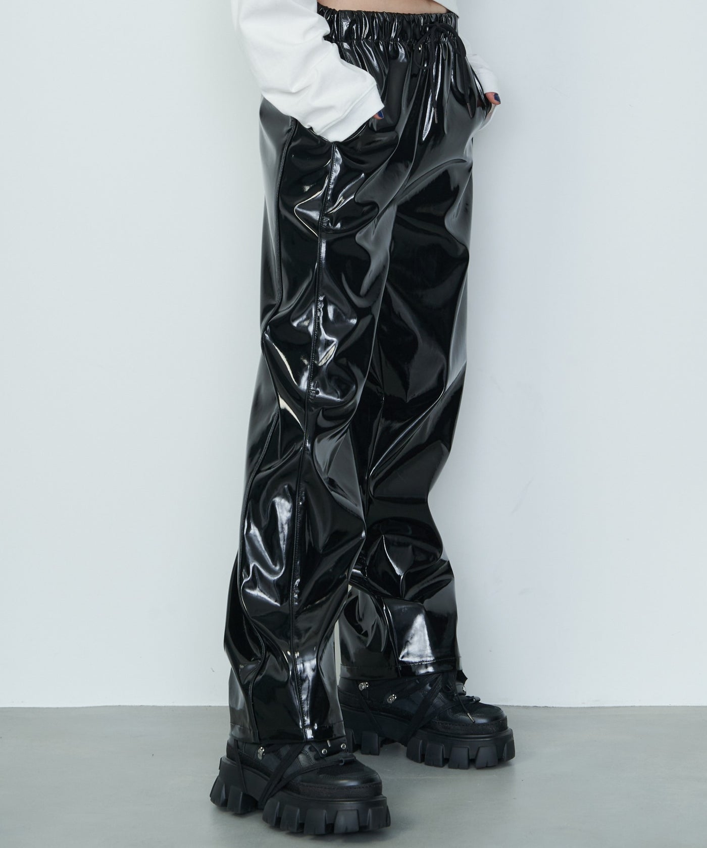 yae（ヤエ）の「Faux fur line pants/フェイクファーライン