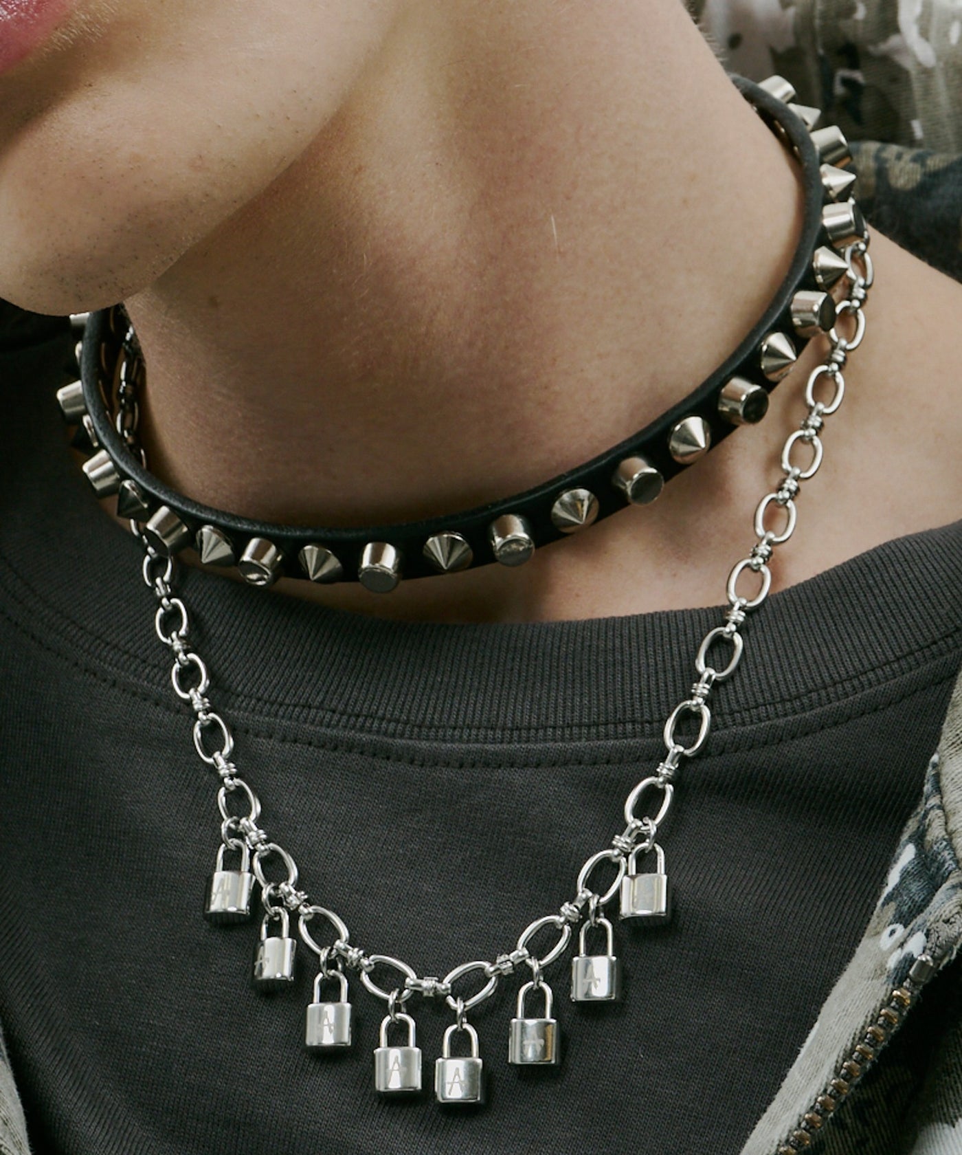 AIVER 8連パドロックネックレス