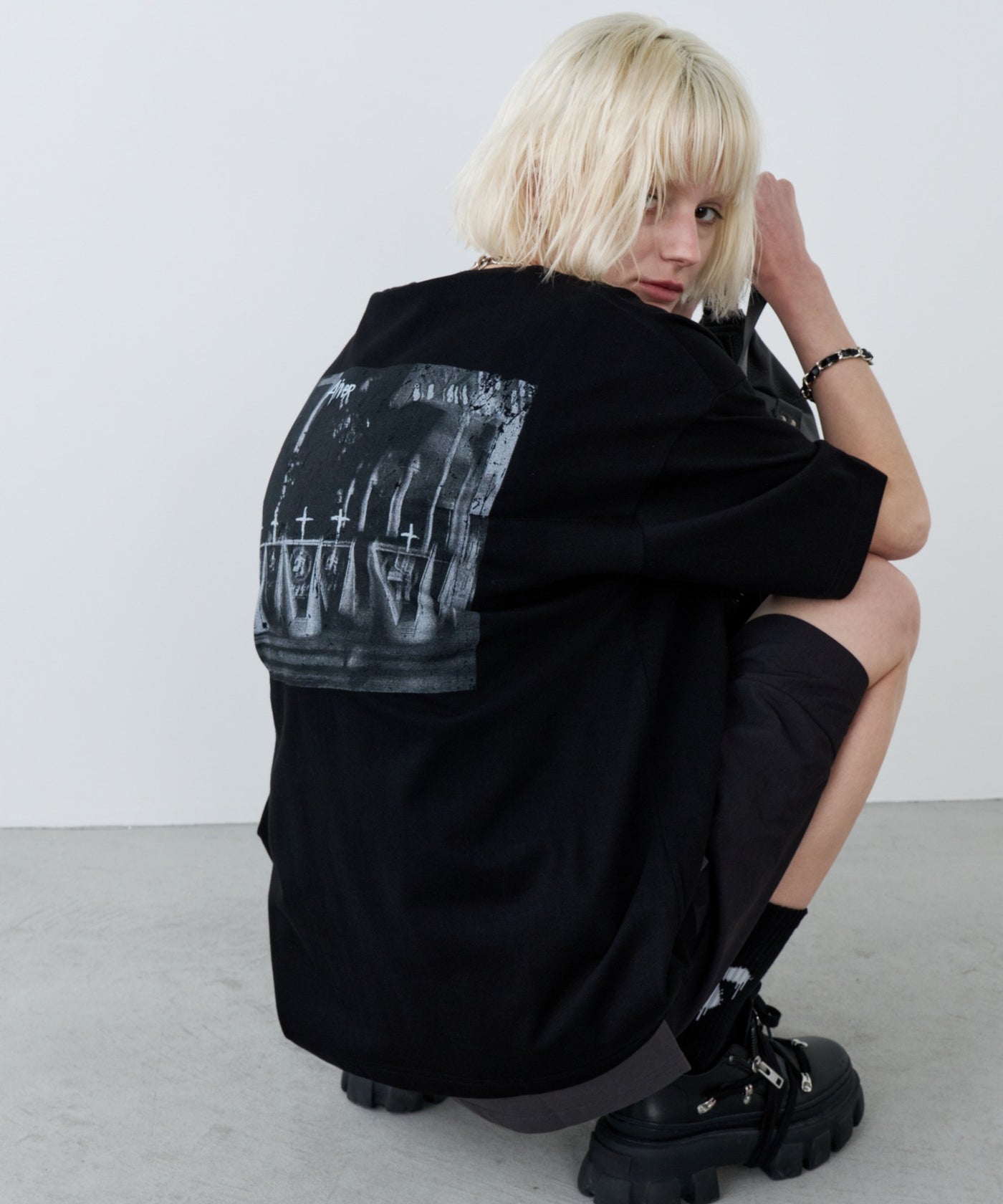 AIVER S GRAVE S/S TEE (MONO)