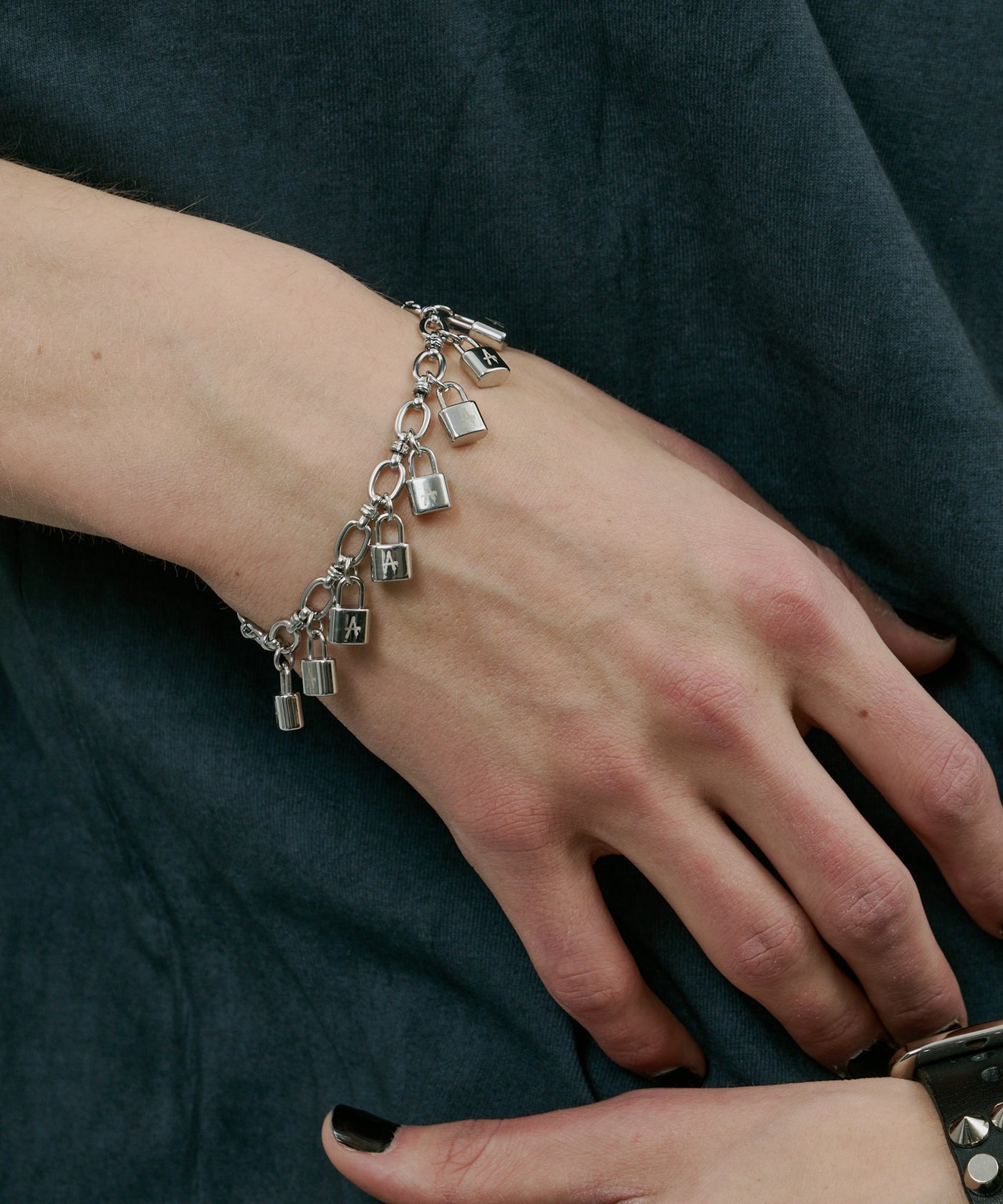 AIVER 8連パドロックブレスレット