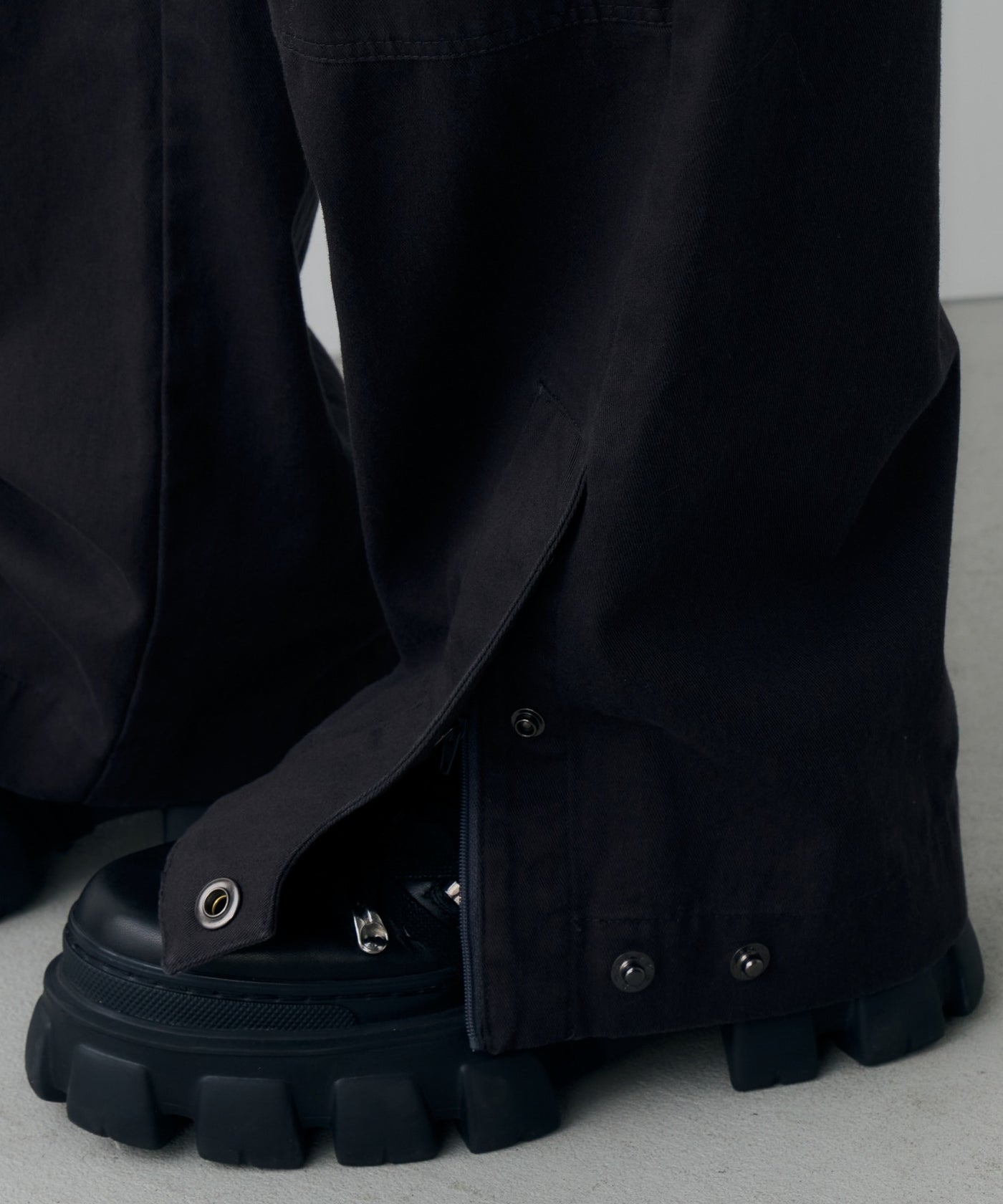 AFF AIVER バイオウォッシュダブルニーカーゴパンツ