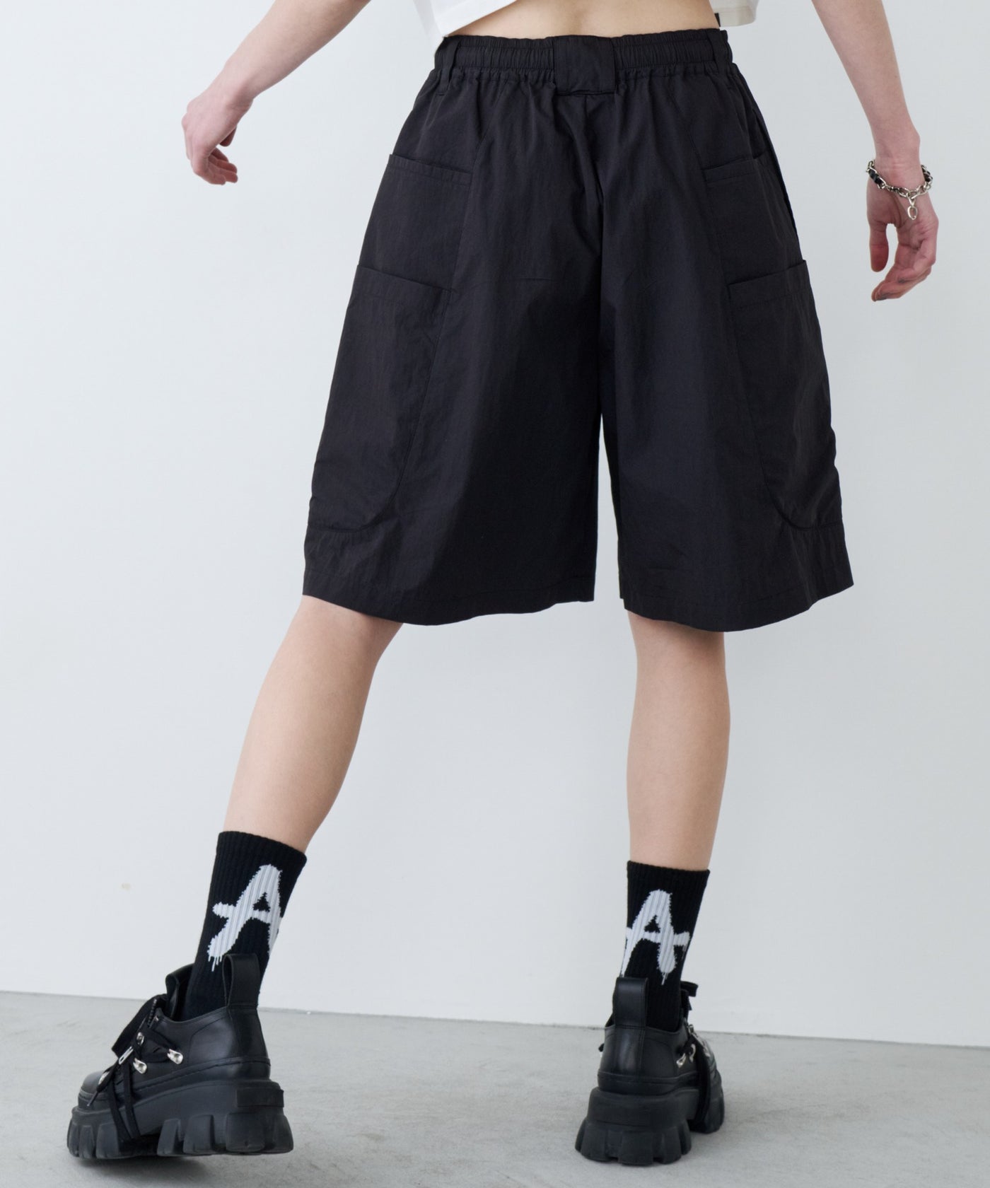 AIVER イリディセントガーデニングショートパンツ
