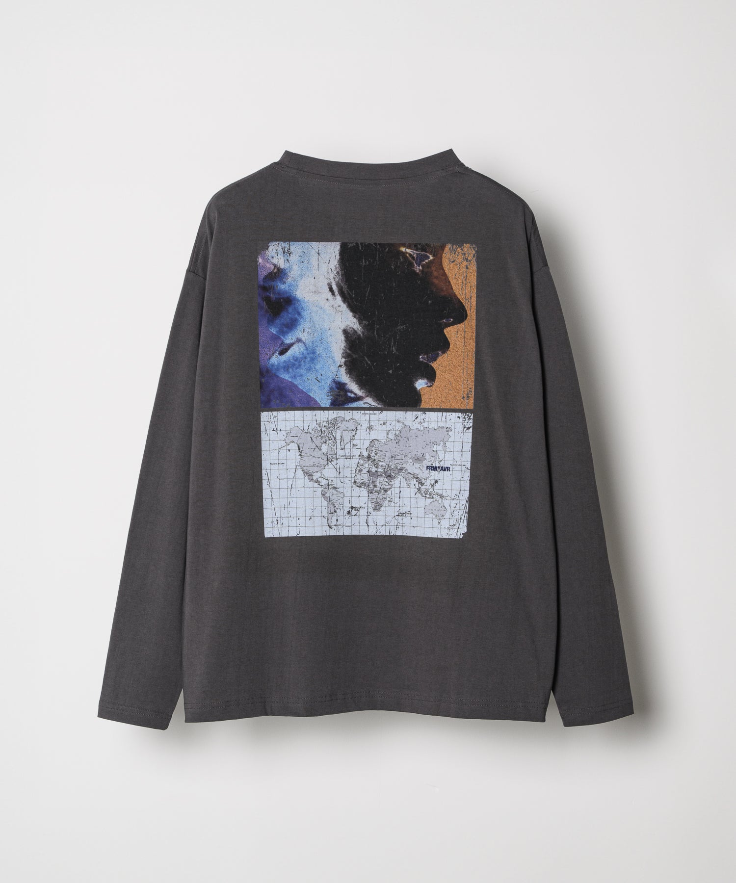 チャコールグレー