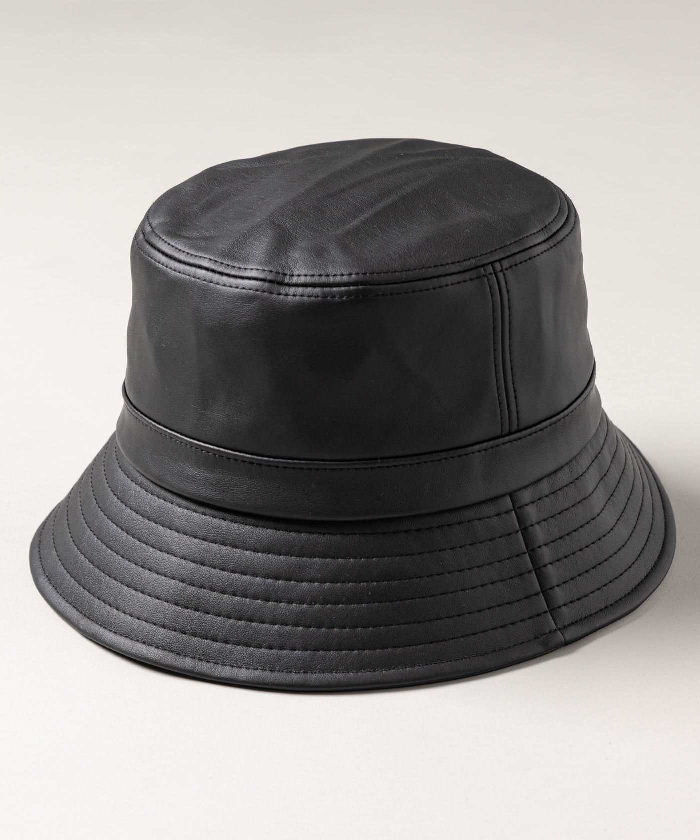 フェイクレザーバケットハット | AND ON JIONE STORE